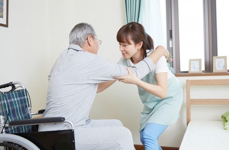 Dịch vụ giúp việc chăm sóc người già, ông bà cao tuổi